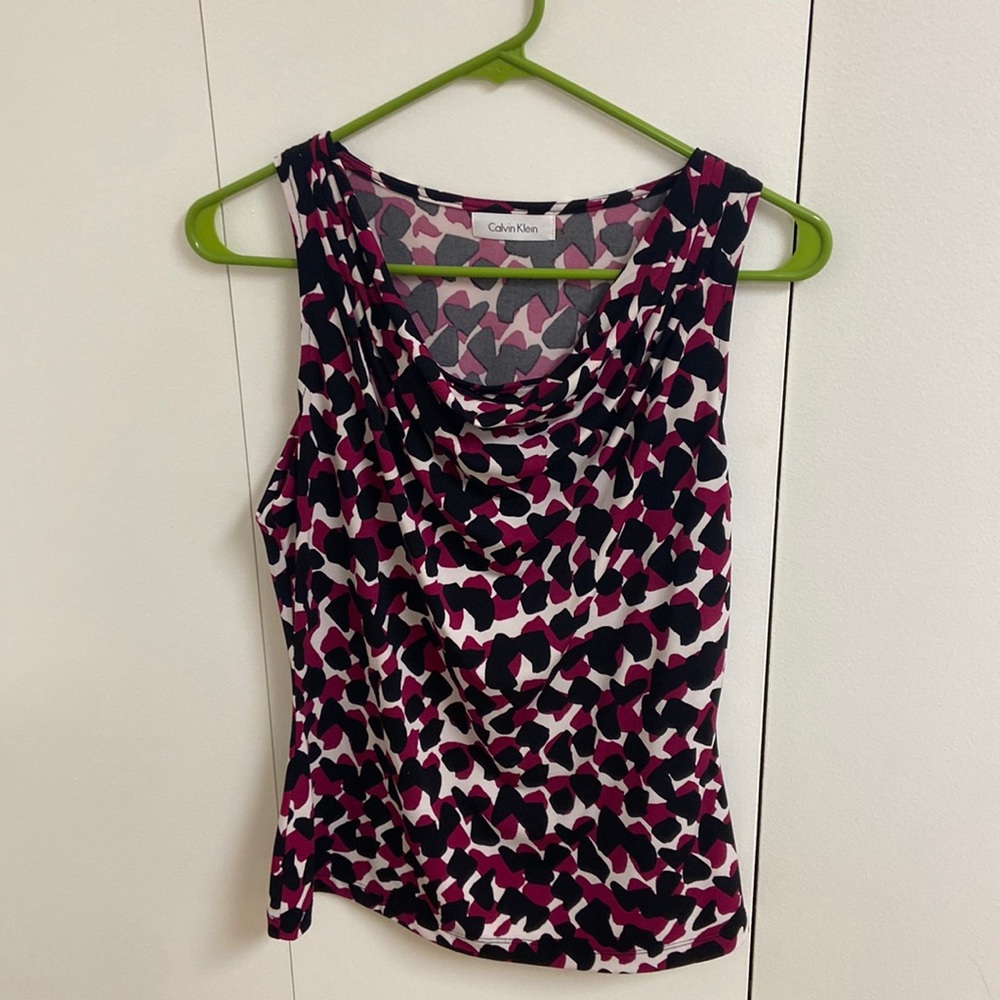 Calvin Klein Women’s Printed Sleeveless scoop neck top
